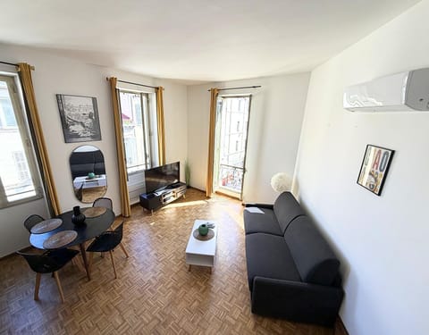 Living room, Meals, air conditioner