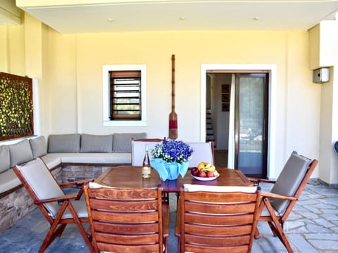 Living room, Food and drinks, Food
