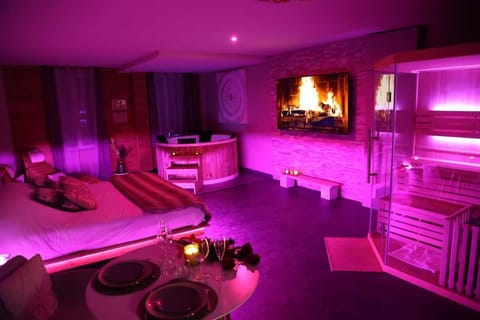 Bed, Sauna, TV and multimedia, Spa and wellness centre/facilities, Photo of the whole room, Bedroom