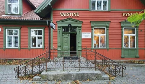 Facade/entrance