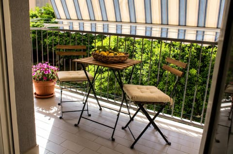 Spring, Balcony/Terrace, Garden view