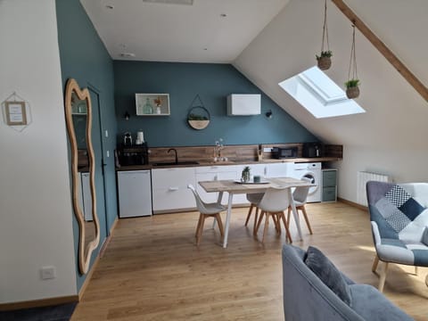 Kitchen or kitchenette, Dining area, stove
