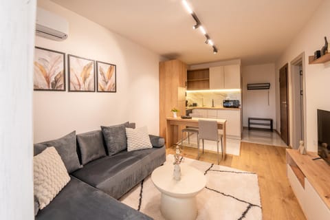 Seating area, kitchen