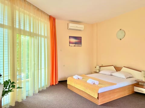 Bed, Photo of the whole room, Bedroom, towels, air conditioner