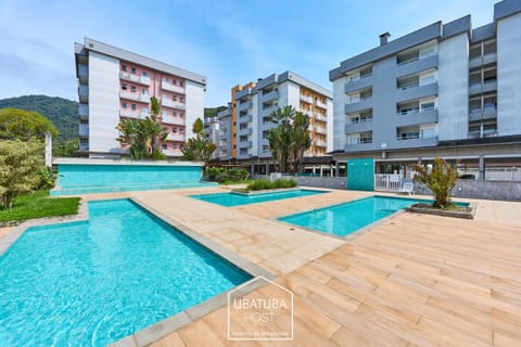 Property building, Day, Natural landscape, Mountain view, Pool view, Swimming pool, Swimming pool, sunbed