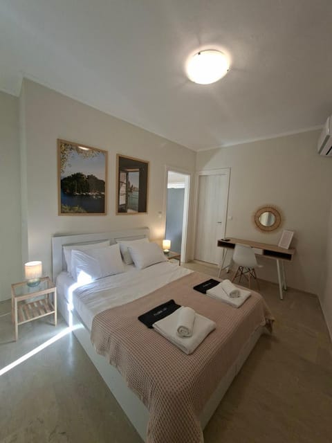 Bed, Photo of the whole room, Bedroom, towels, air conditioner