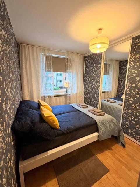Bed, Seating area, Bedroom