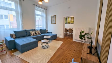 Game Room, TV and multimedia, Living room, Seating area, young children, older children