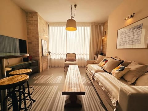Communal lounge/ TV room, TV and multimedia, Living room, Seating area, Dining area, Evening entertainment