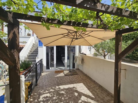 Facade/entrance, Balcony/Terrace