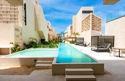 Property building, Patio, Day, Pool view, Swimming pool, sunbed