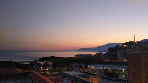 Balcony/Terrace, City view, Sea view, Sunset
