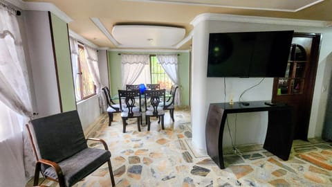 Communal lounge/ TV room, TV and multimedia, Dining area