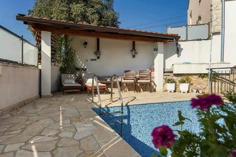 Swimming pool, Location, children, Family