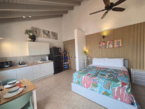 Bed, Kitchen or kitchenette, Photo of the whole room, Bedroom