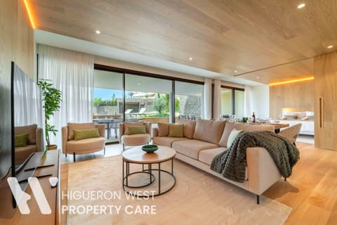 Living room, Photo of the whole room, Seating area