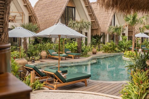 Property building, Patio, Garden, Pool view, Swimming pool, sunbed