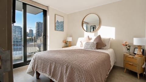 Bed, Balcony/Terrace, Bedroom, City view