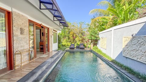 Property building, Day, Garden, Garden view, Pool view, Swimming pool