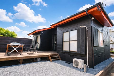 Property building, Patio, Day, Garden