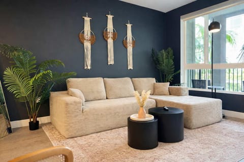 Balcony/Terrace, Living room, Decorative detail, Seating area, Evening entertainment