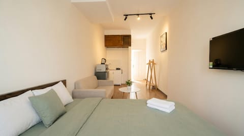 Property building, Communal lounge/ TV room, Bed, TV and multimedia