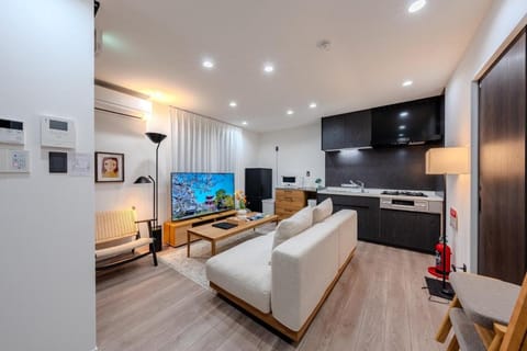 TV and multimedia, Kitchen or kitchenette, Living room, Seating area