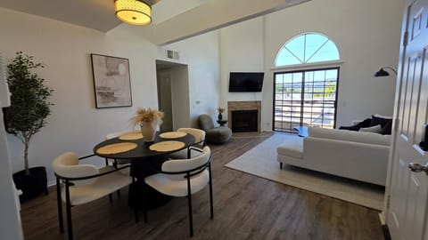 TV and multimedia, Living room, Photo of the whole room, Seating area