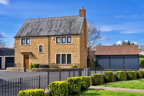 Property building, Facade/entrance, Off site