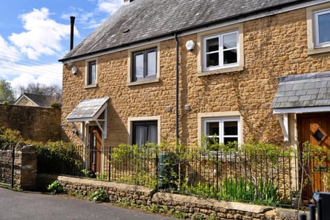 Property building, Facade/entrance, Off site