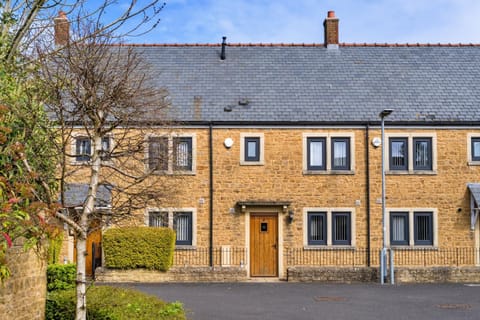 Property building, Facade/entrance, Off site