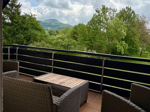 View (from property/room), Balcony/Terrace, Mountain view