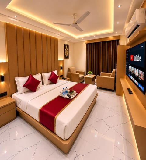 Communal lounge/ TV room, Bed, TV and multimedia, Living room, Photo of the whole room, Seating area, Evening entertainment, Bedroom, air conditioner
