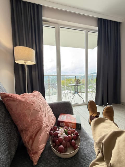 View (from property/room), Balcony/Terrace, Living room, Mountain view