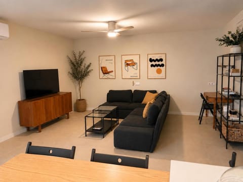 Communal lounge/ TV room, TV and multimedia, Living room