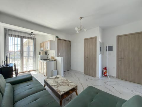 TV and multimedia, Kitchen or kitchenette, Living room, Seating area, Dining area, internet, air conditioner