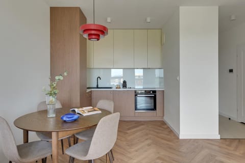 Kitchen or kitchenette, Dining area, stove
