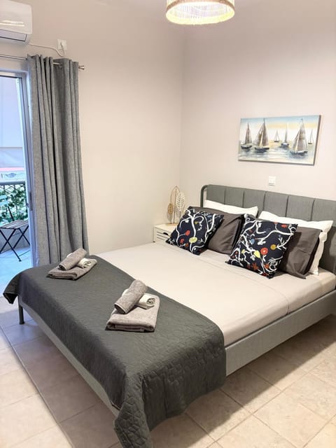 Bed, Photo of the whole room, Bedroom, air conditioner