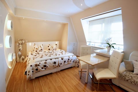 Bed, Living room