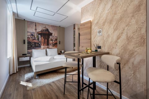 Bed, Photo of the whole room, Dining area