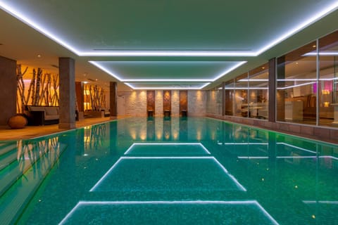 Swimming pool, Swimming pool