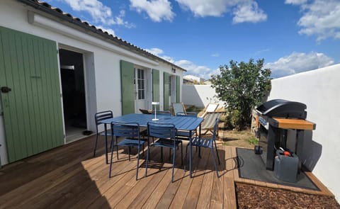 Property building, Patio, BBQ facilities