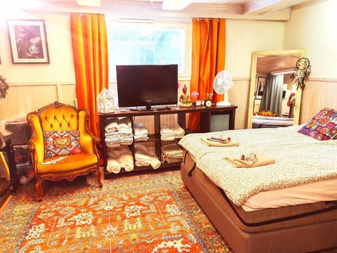 Bed, Living room, Photo of the whole room