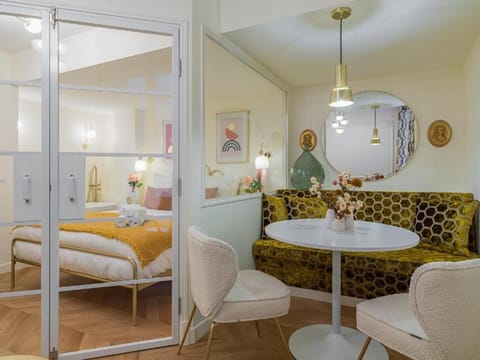 Photo of the whole room, Seating area, Bedroom