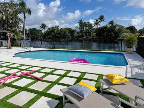 Pool view, Swimming pool, sunbed
