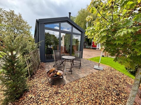 Property building, Day, Garden, Garden view