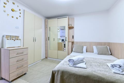 Kitchen or kitchenette, towels