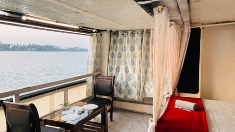 Bed, Natural landscape, Activities, View (from property/room), Balcony/Terrace, Living room, Photo of the whole room, Seating area, Bedroom, Lake view, River view, Sea view