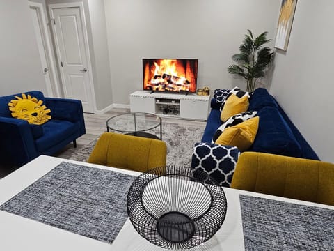 Living room, Cycling, fireplace