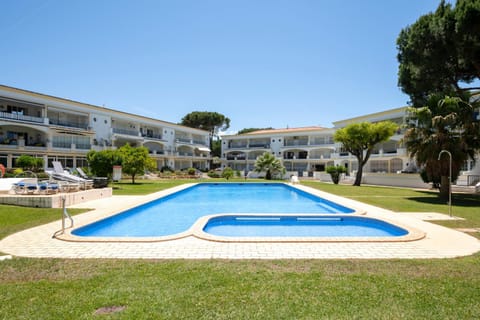 Property building, Pool view, Swimming pool, Location